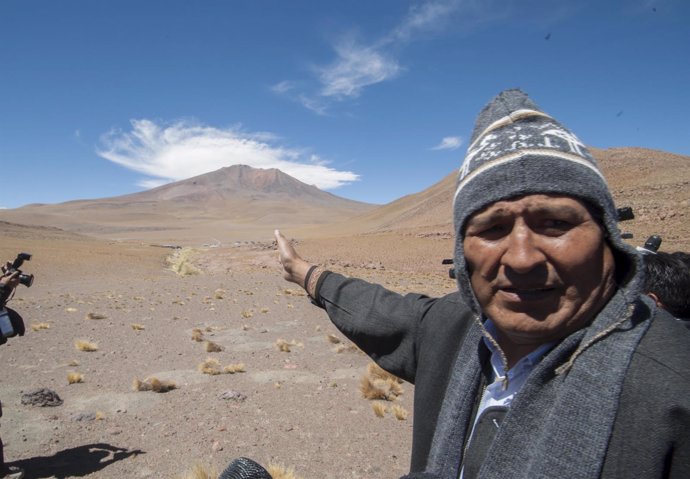 Evo Morales junto a la ruta del Silala