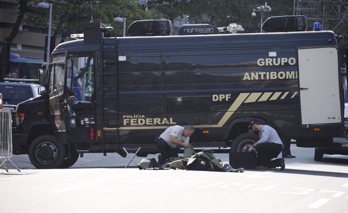 Equipos antibombas en Río 2016, explosión, ciclismo