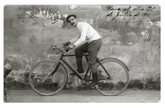 Autorretrato de Fidel Oltra que forma parte de esta exposición de la DPH