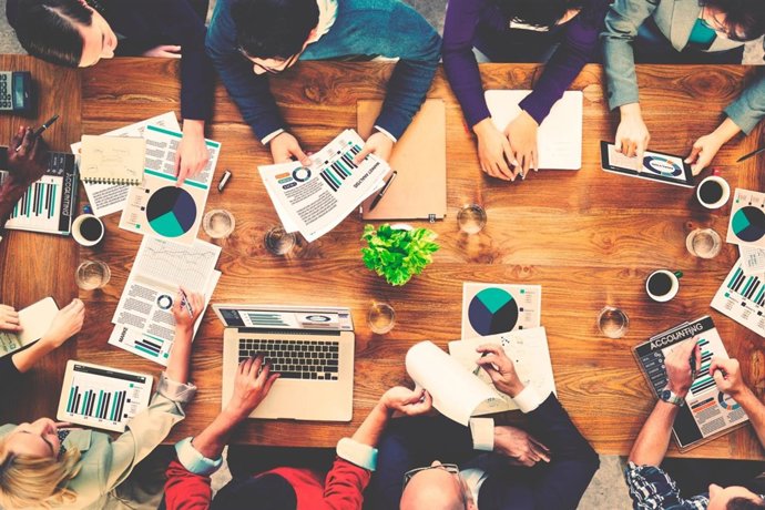 Indra promueve el emprendimiento con la iniciativa geneSYS