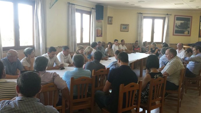 Bonig durante su reunión alcaldes 'populares'