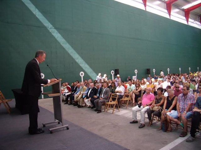 El alcalde de Biescas durante su intervención