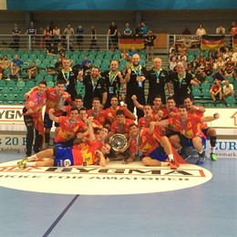 Los Hispanos Junior con su oro continental
