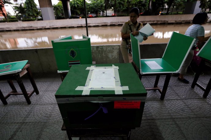 Urnas para el referéndum constitucional de Tailandia