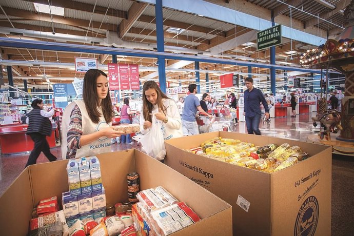 Eroski y clientes donan 51 toneladas de alimentos