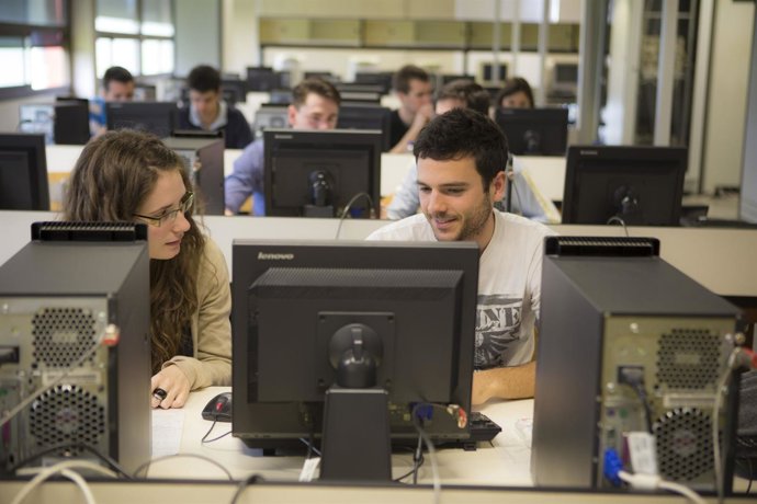 Estudiantes de la UPNA.