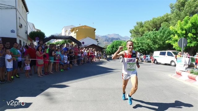 Jesús Gómez durante la XIV Carrera Urbana Sierra Mágina Villa de Bedmar.