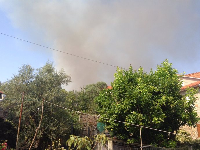 Incendio forestal en Cotobade (Pontevedra).