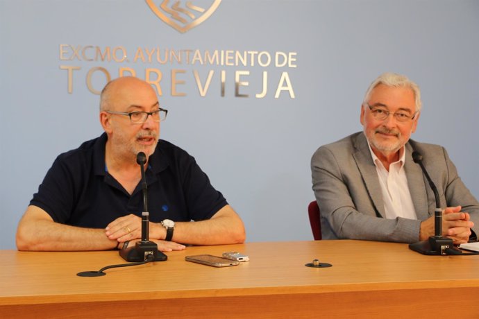 Manuel Alcaraz con el alcalde de Torrevieja