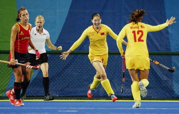 China celebra uno de los goles ante la selección de hockey hierba española