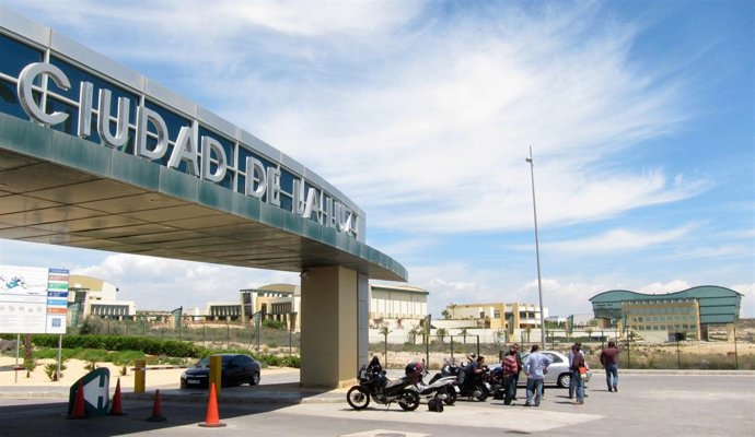 Acceso al complejo de Ciudad de la Luz