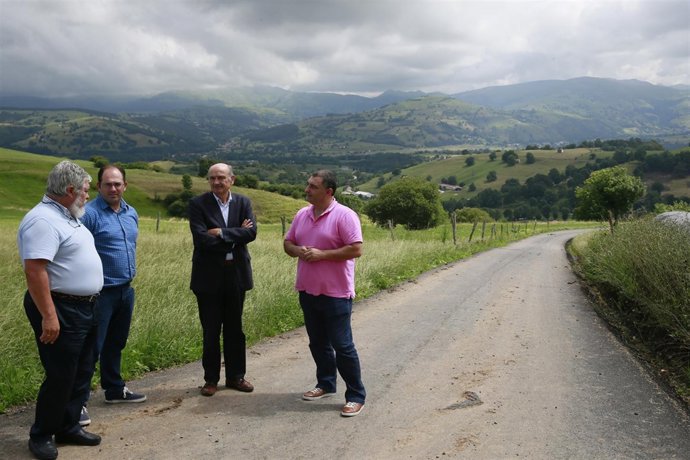 Inauguración de la mejora de un camino en Villafufre