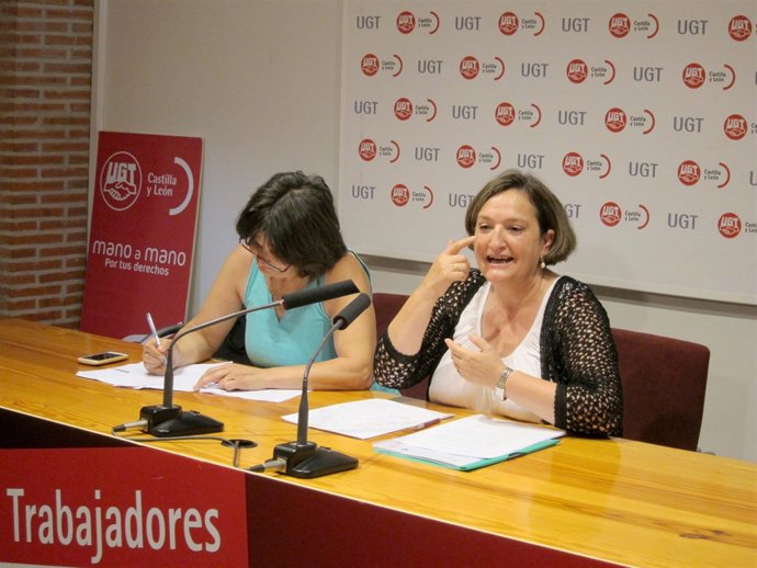 Carmen Amez (derecha)