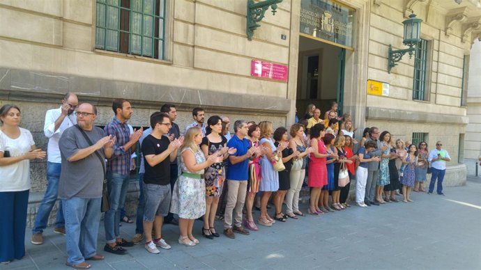 Minuto de silencio contra la violencia machista