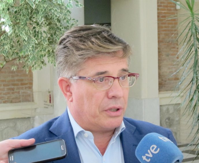El gerente regional de Salud, Rafael López Iglesias