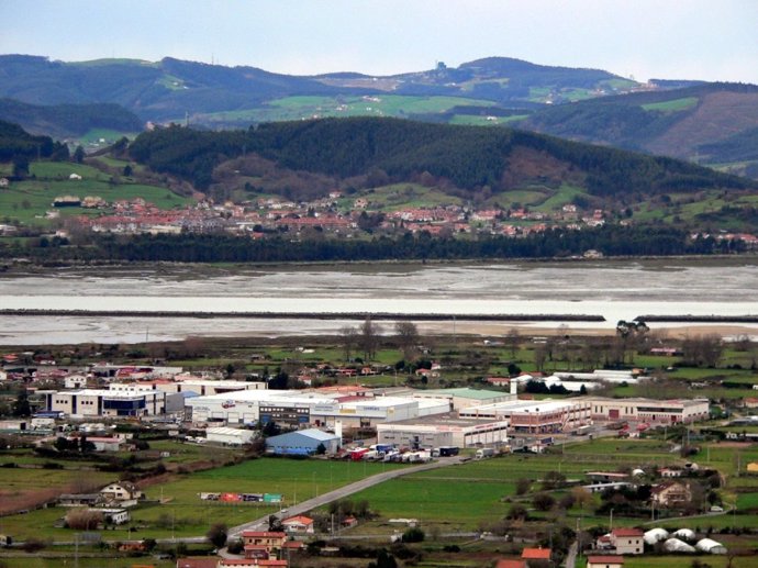 Empresas En Un Polígono Industrial En Laredo (Cantabria)