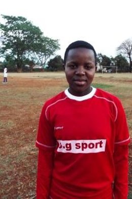 La joven futbolista zimbabuense Mavis Chirandu
