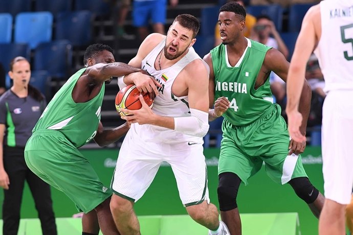Valanciunas en el Lituania - Nigeria