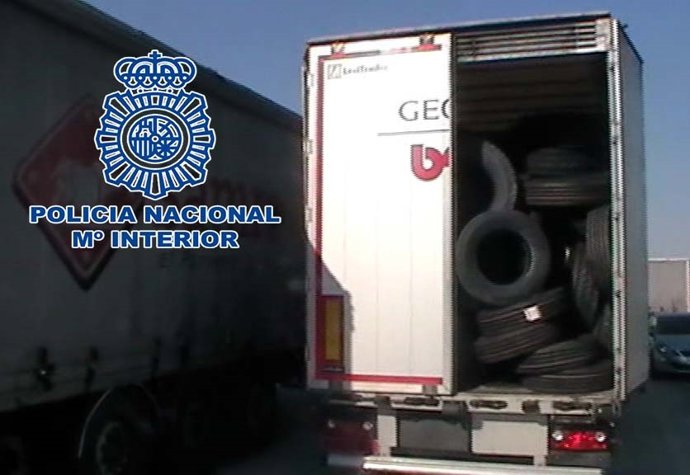 La Policia Nacional detiene a dos individuos por el robo de un remolque en Alcal