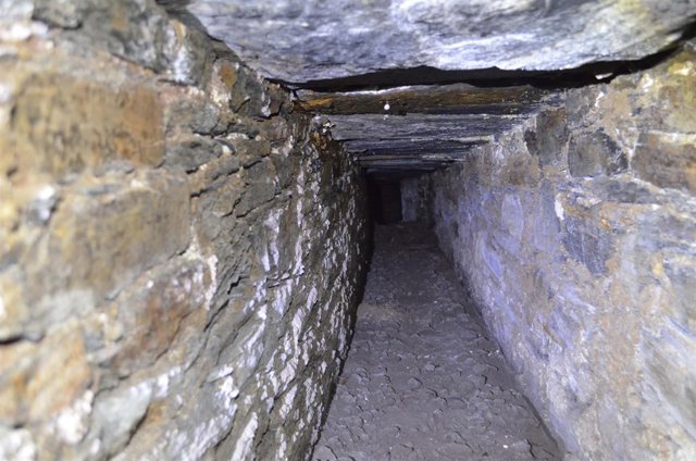 Alcantarillado del siglo XVII descubierto en Santa María de Villanueva de Oscos