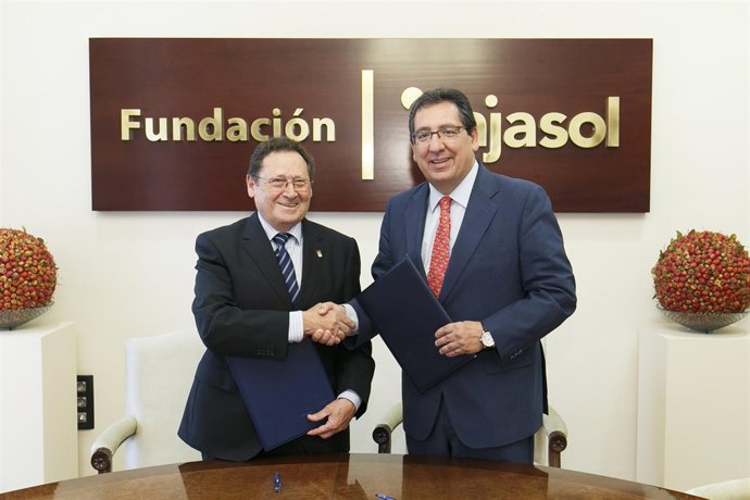 Cajasol mantiene compromiso con el Club Agrupación de Voleibol Esquimo.