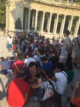 Imagen de jugadores de Pokémon en Retiro