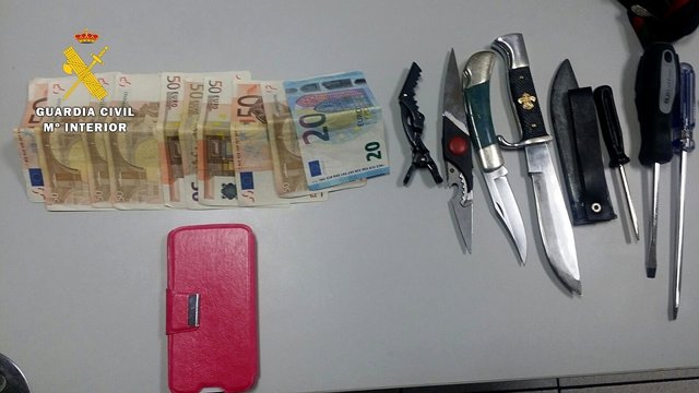 Objetos y dinero intervenidos