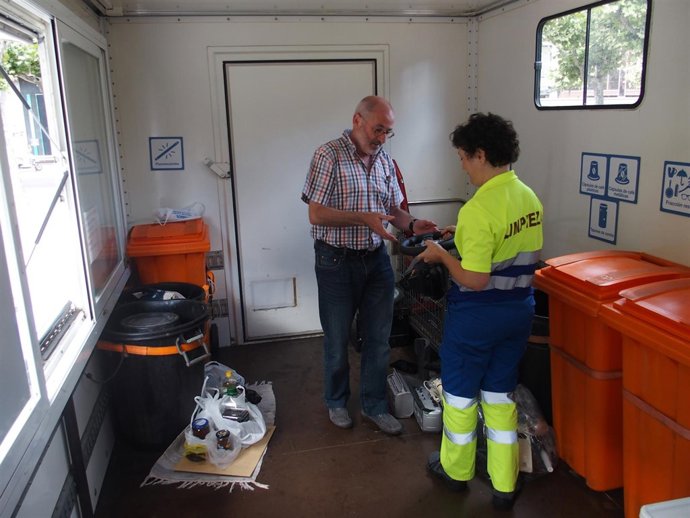 Ruiz Tutor en un punto limpio