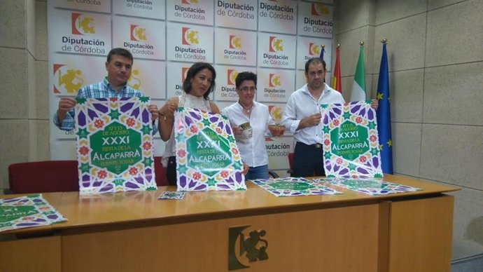 Pozuelo (izda.) durante la presentación de la Fiesta de la Alcaparra