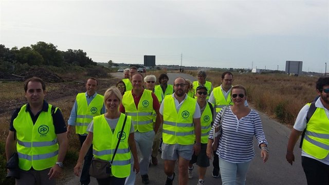 Dirigentes del PP en marcha por la A-491