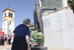 La hija de Blas Infante en el acto de homenaje a su padre