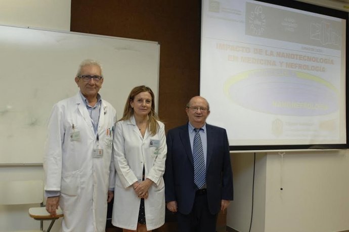 Valcárcel (dcha.) durante su conferencia