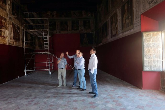 El alcalde de Tarazona visita las obras en el Palacio Episcopal