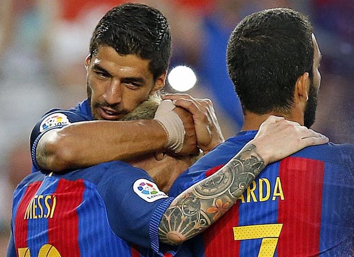 Messi, Suárez y Arda celebran un gol del Barcelona en el Gamper