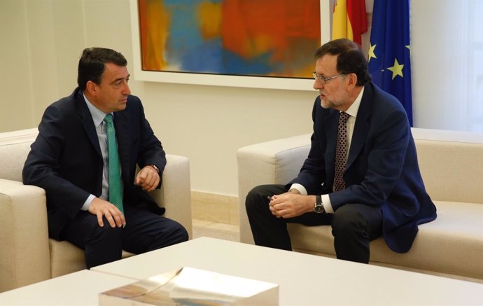 Aitor Esteban, del PNV, con el presidente Mariano Rajoy