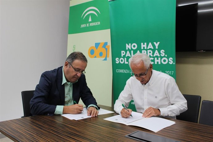 Imagen de la firma del acuerdo entre Betis y EPES.