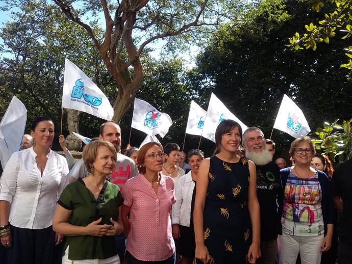 La portavoz nacional del BNG, Ana Pontón, y los candidatos de la formación