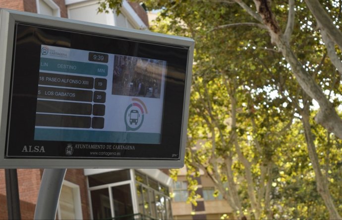 Pantalla informativas en las paradas de autobús en Cartagena