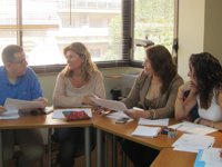 PP-A pide una mesa con Junta, partidos e interinos por "recortes" para este curso