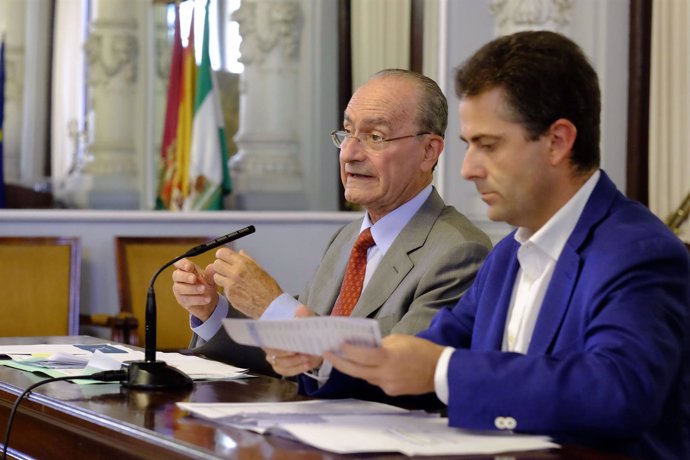Francisco de la Torre y Carlos Conde en rueda de prensa 