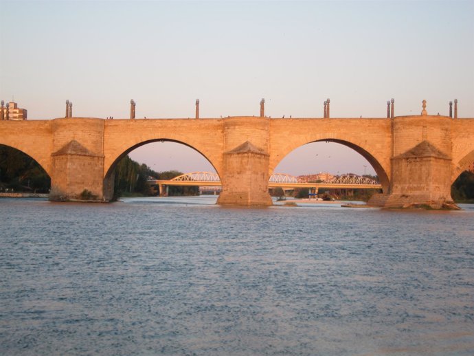 Puente de Piedra sobre el Ebro