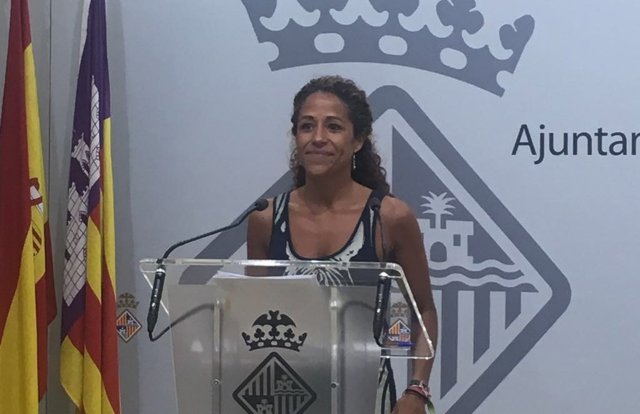 Aurora Jhardi en rueda de prensa