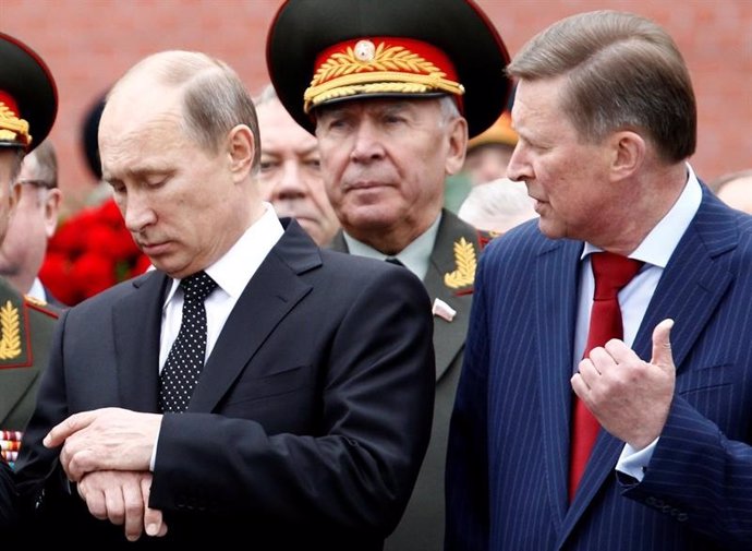  Vladimir Putin y Sergei Ivanov