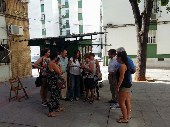 Visita a la barriada del Rocío.