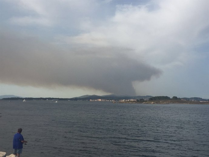 El incendio visto desde la costa
