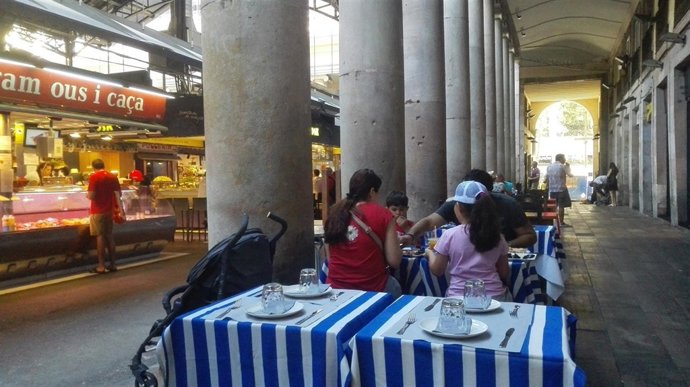 Una de las terrazas de los porches de la Boqueria