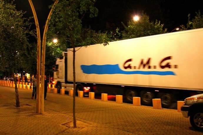 Camión por la Alameda.