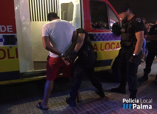 Siete detenidos del 'clan bustamante' por trile en Playa de Palma