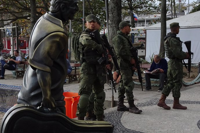 Soldados en Río de Janeiro