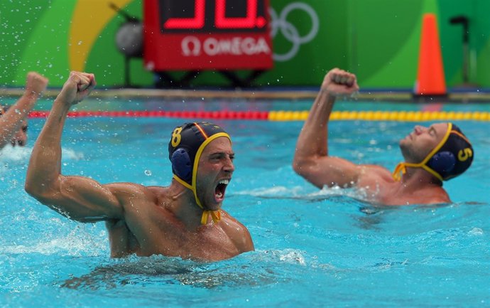 El equipo español de waterpolo celebra un triunfo en los JJOO de Río
